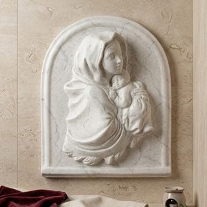 Bajo relieve de la Virgen María y su hijo, imitación mármol