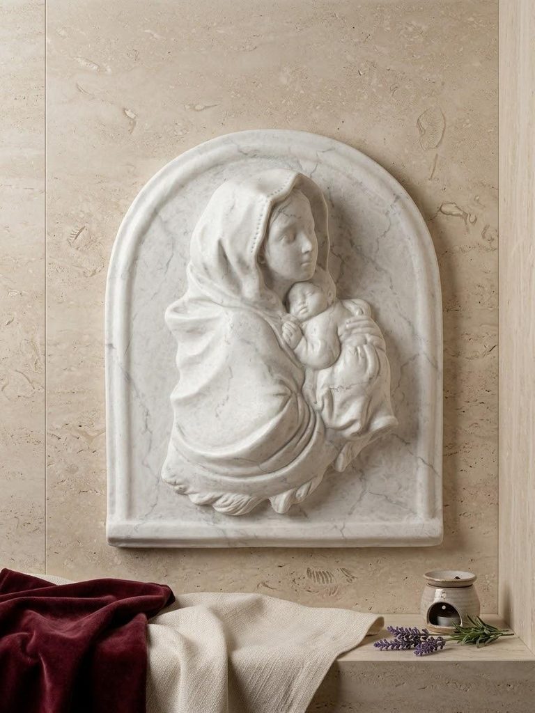Bajo relieve de la Virgen María y su hijo, imitación mármol